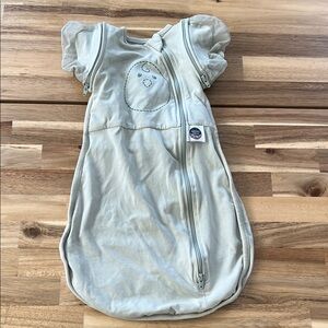 Nested beam zen one swaddle